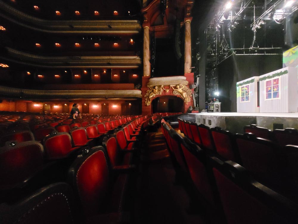 Weihnachtsbäckerei-mel-im-Theater In der Weihnachtsbäckerei - Melanie Herzig - Stage Theater des Westens